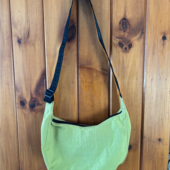 Medium Nylon Crescent Baggu - Lemongrass - Picture 2 of 7